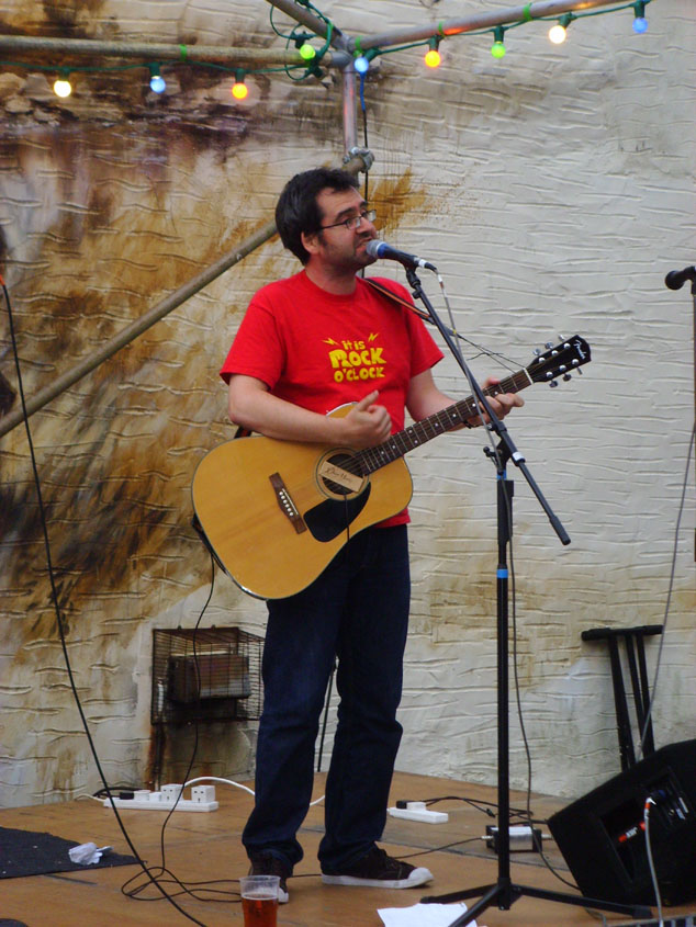 I did two gigs - first of all outside a pub in the town on the Saturday evening.